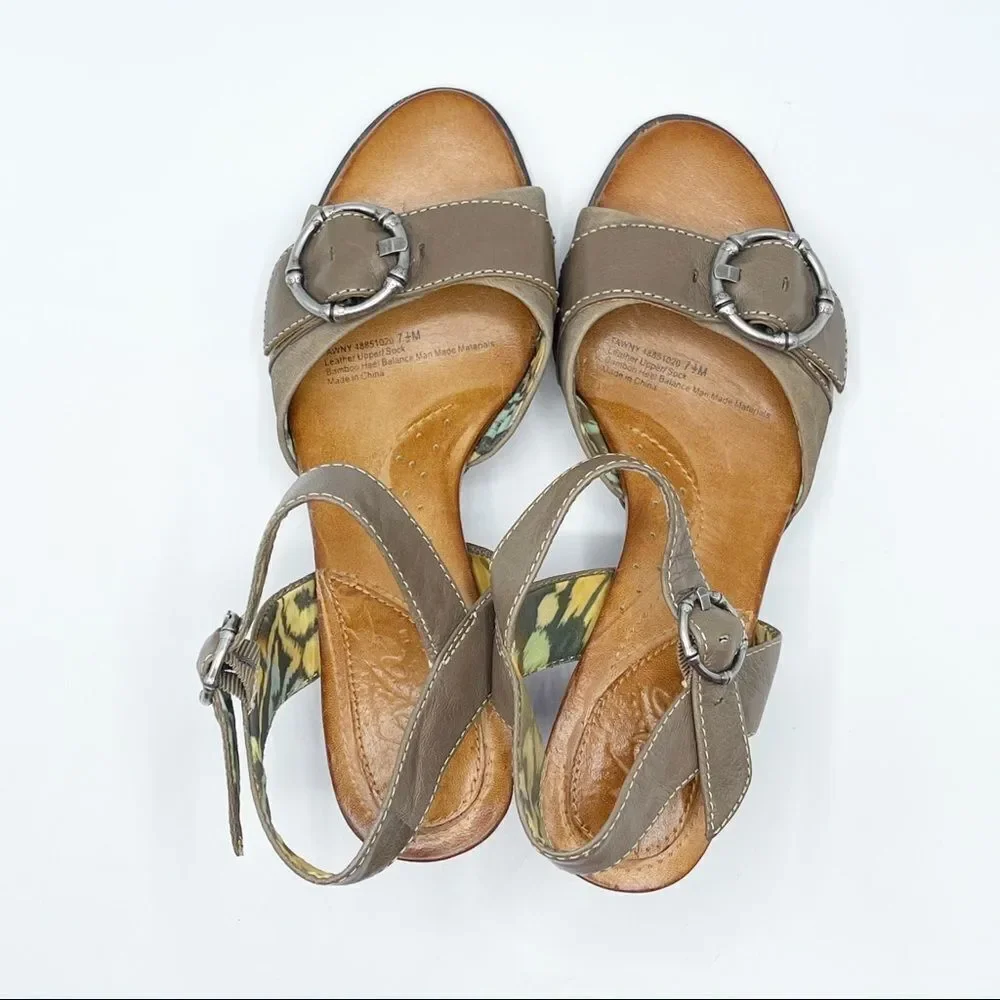 Nayä Tawny ankle strap leather block heel sandals